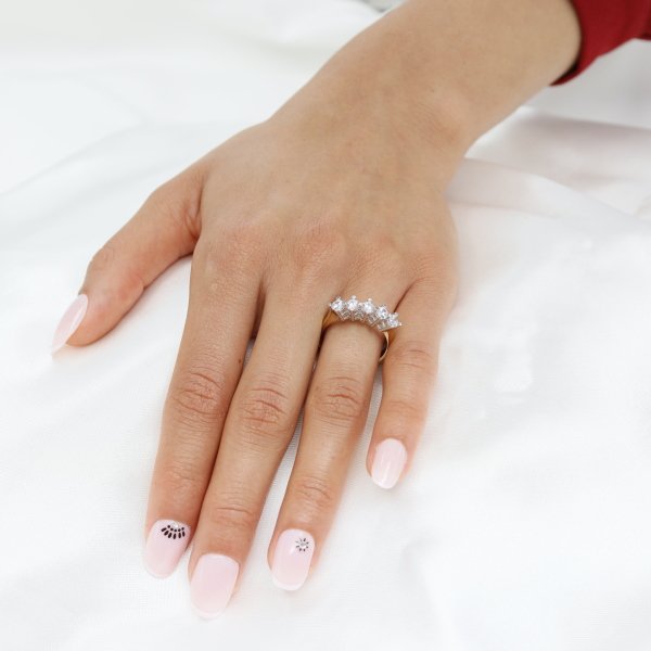 14 Ayar Altın Beştaş Yüzük 16