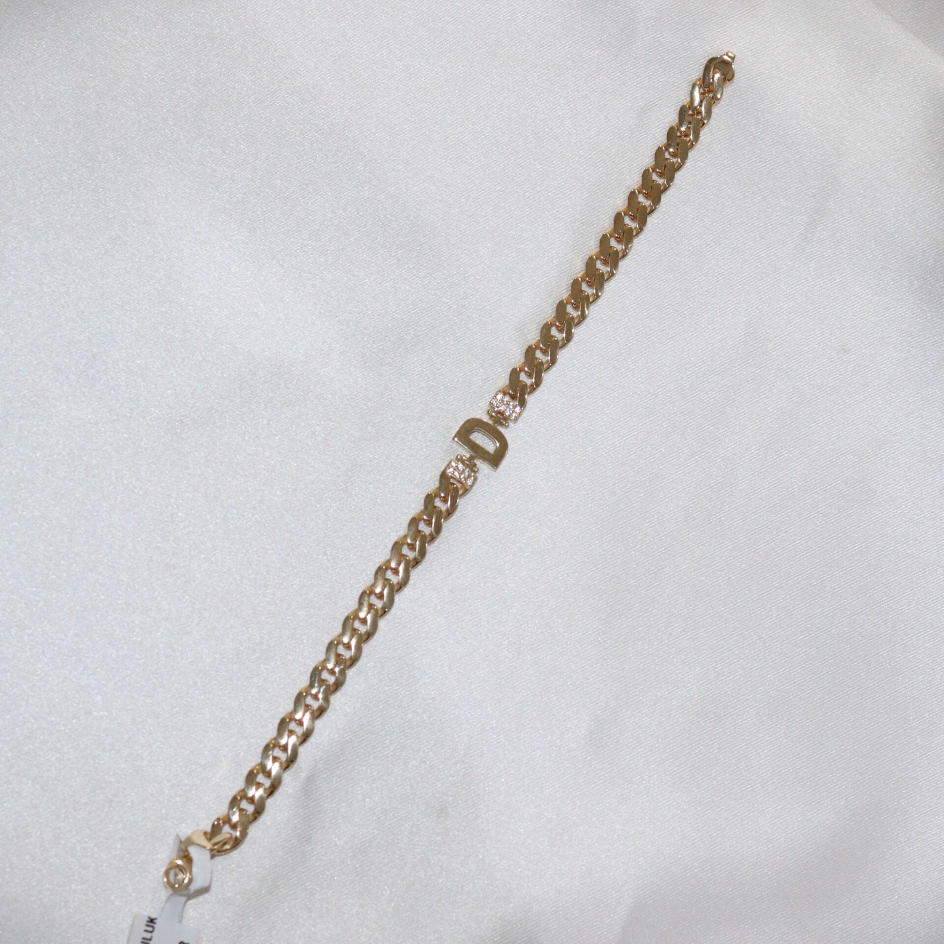 'U' HARFLİ BİLEKLİK