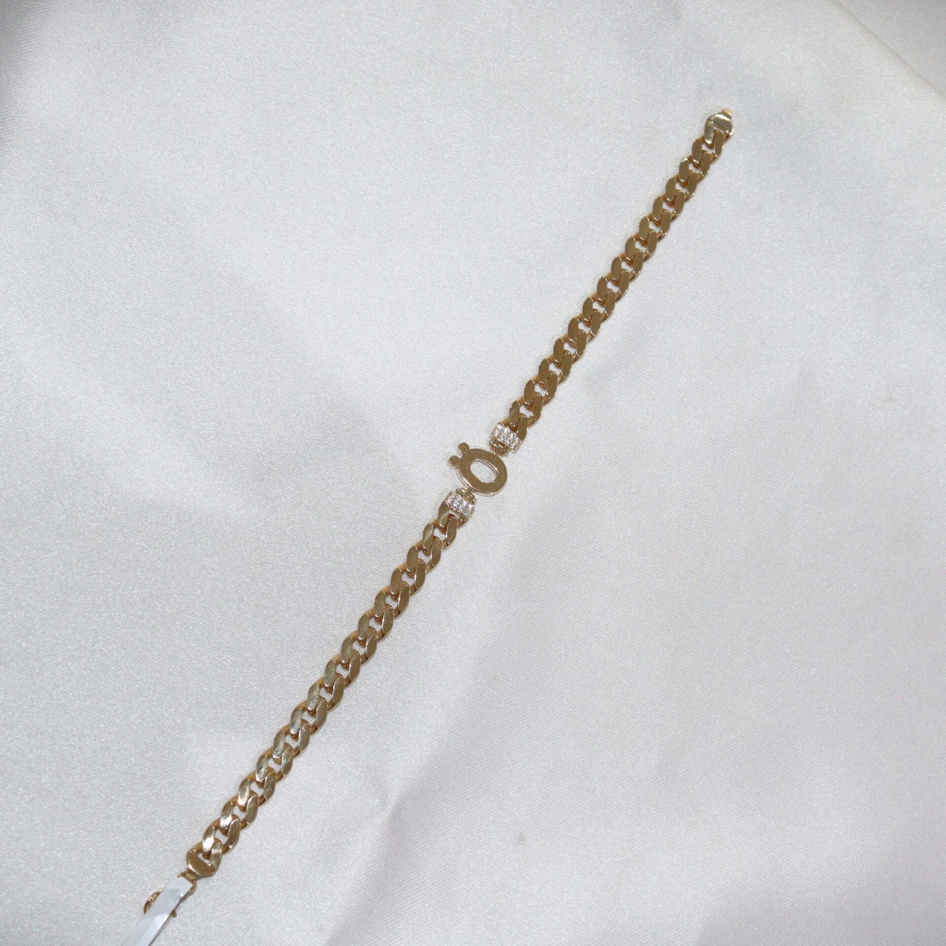 'Ö' HARFLİ BİLEKLİK