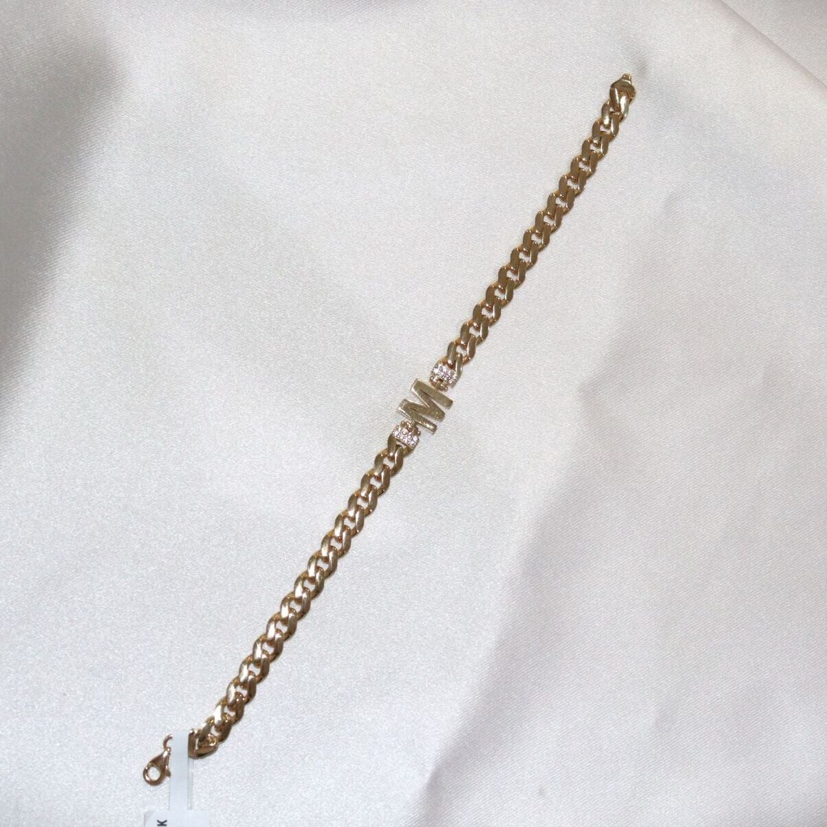 'M' HARFLİ BİLEKLİK