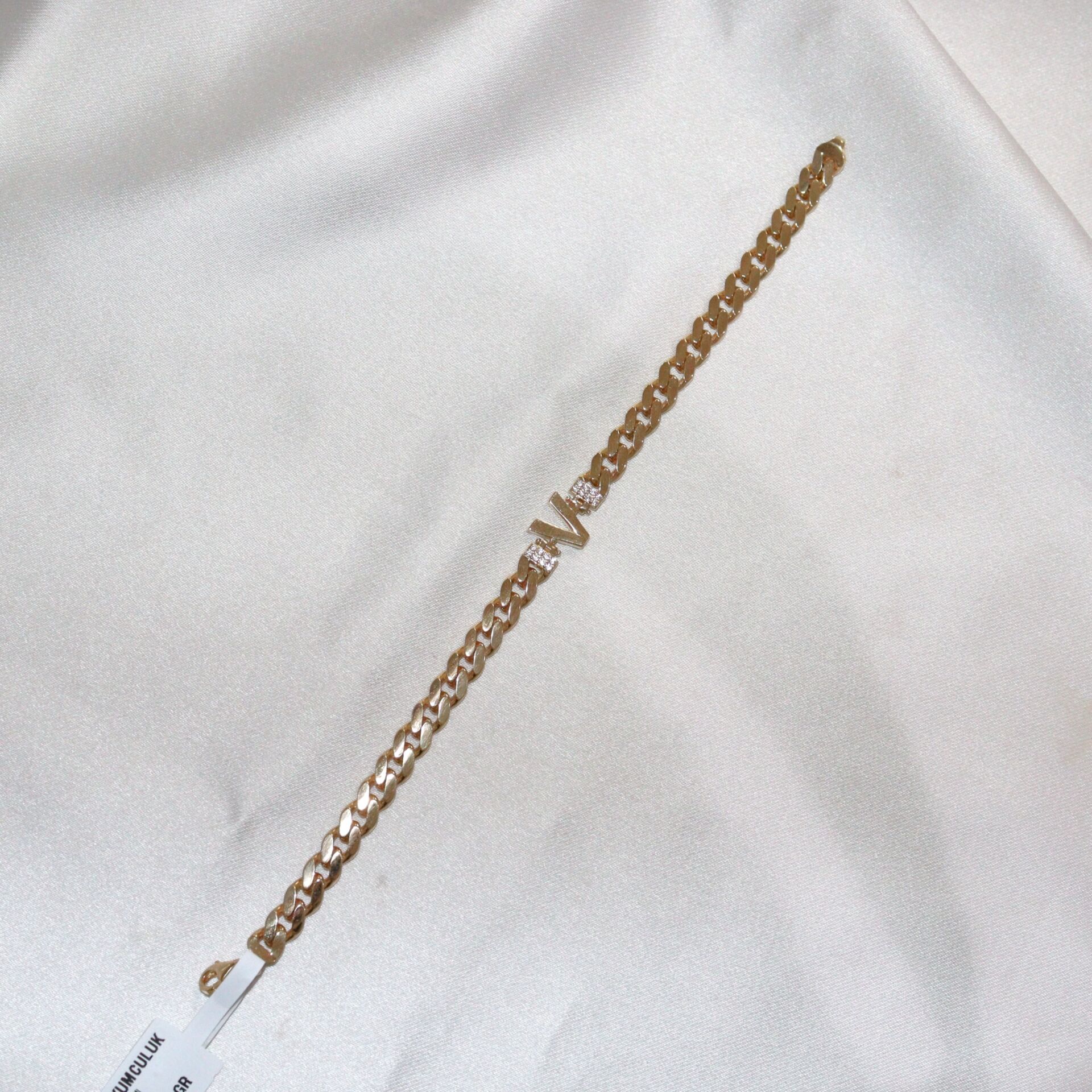 'V' FARFLİ BİLEKLİK