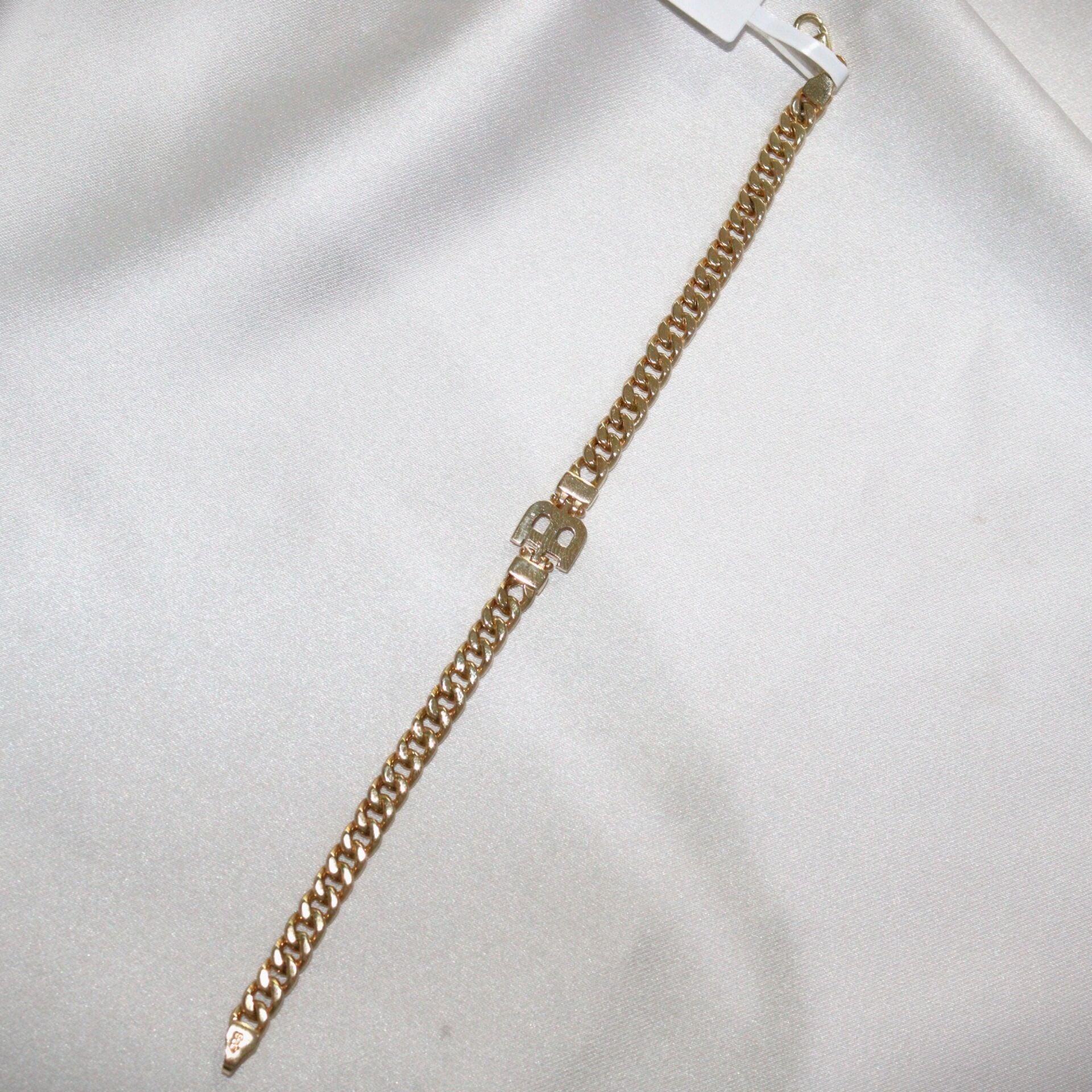 'B' HARFLİ BİLEKLİK