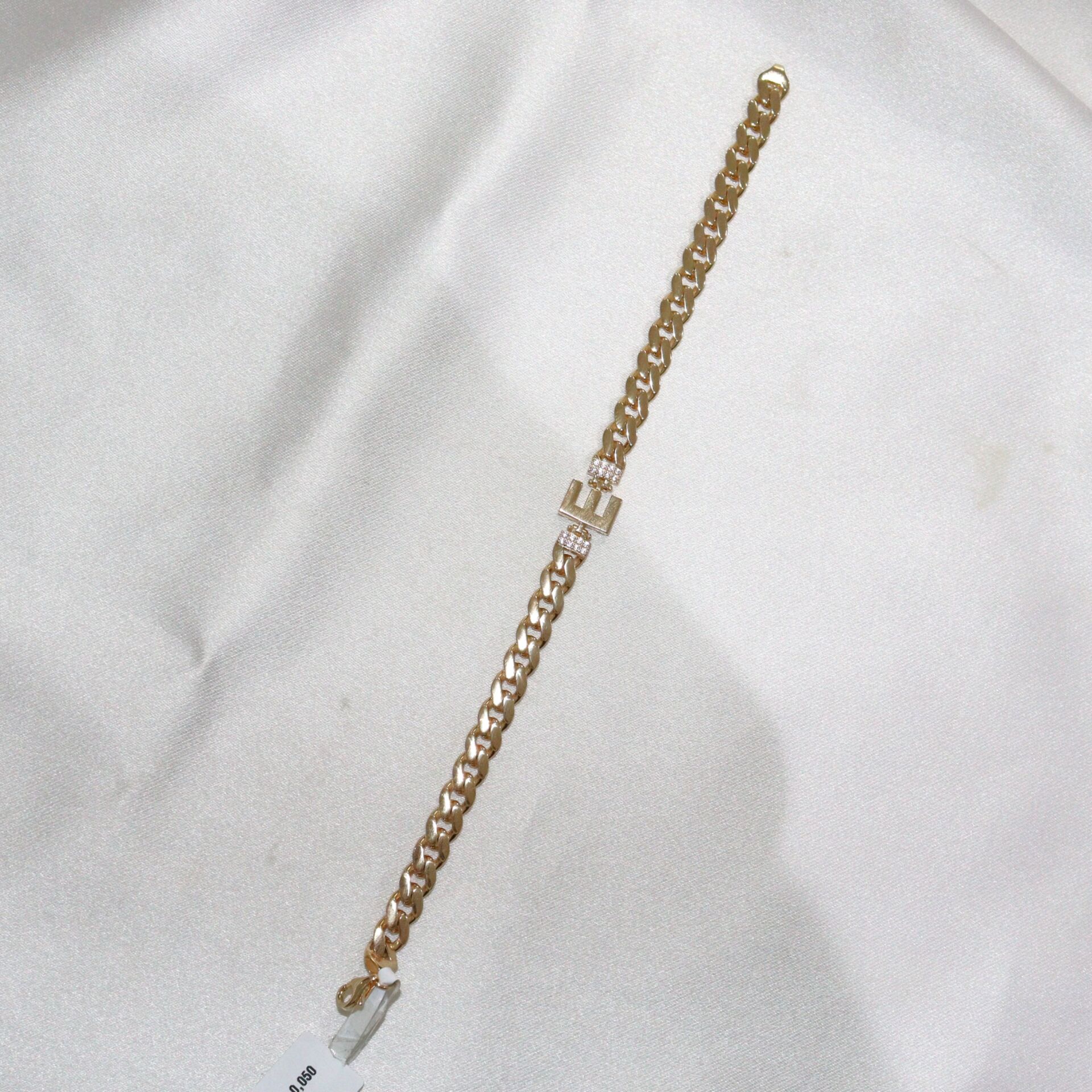 'E' HARFLİ BİLEKLİK