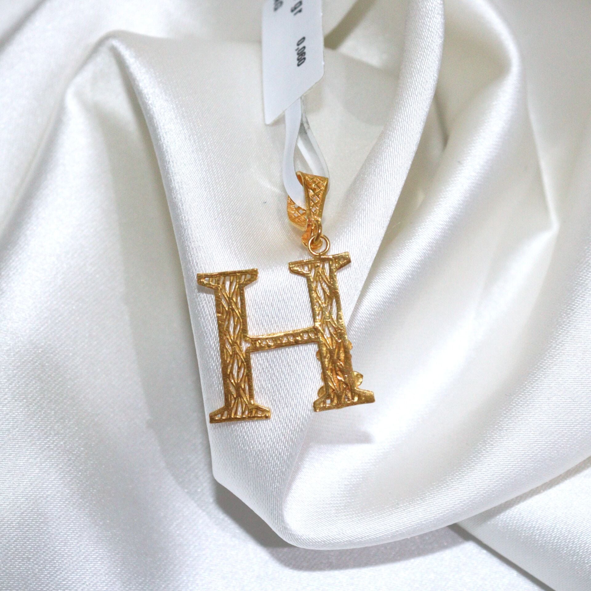 'H' HARFLİ KOLYE UCU