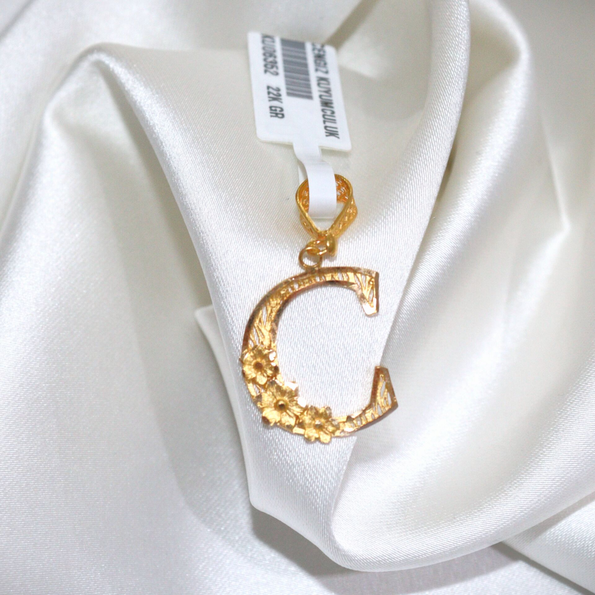 'C' HARFLİ KOLYE UCU