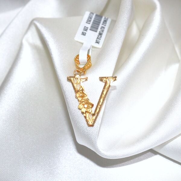 'V' HARFLİ KOLYE UCU