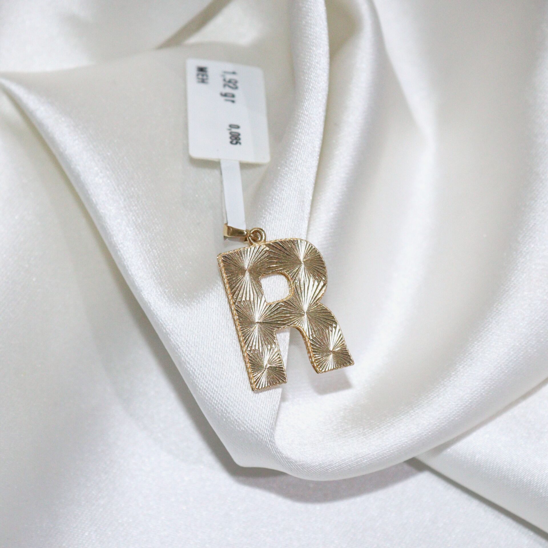 'R' HARFLİ KOLYE UCU