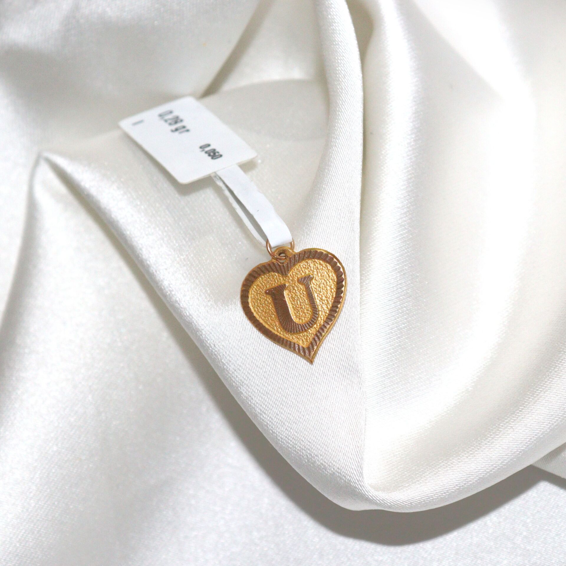 'U' HARFLİ KOLYE UCU