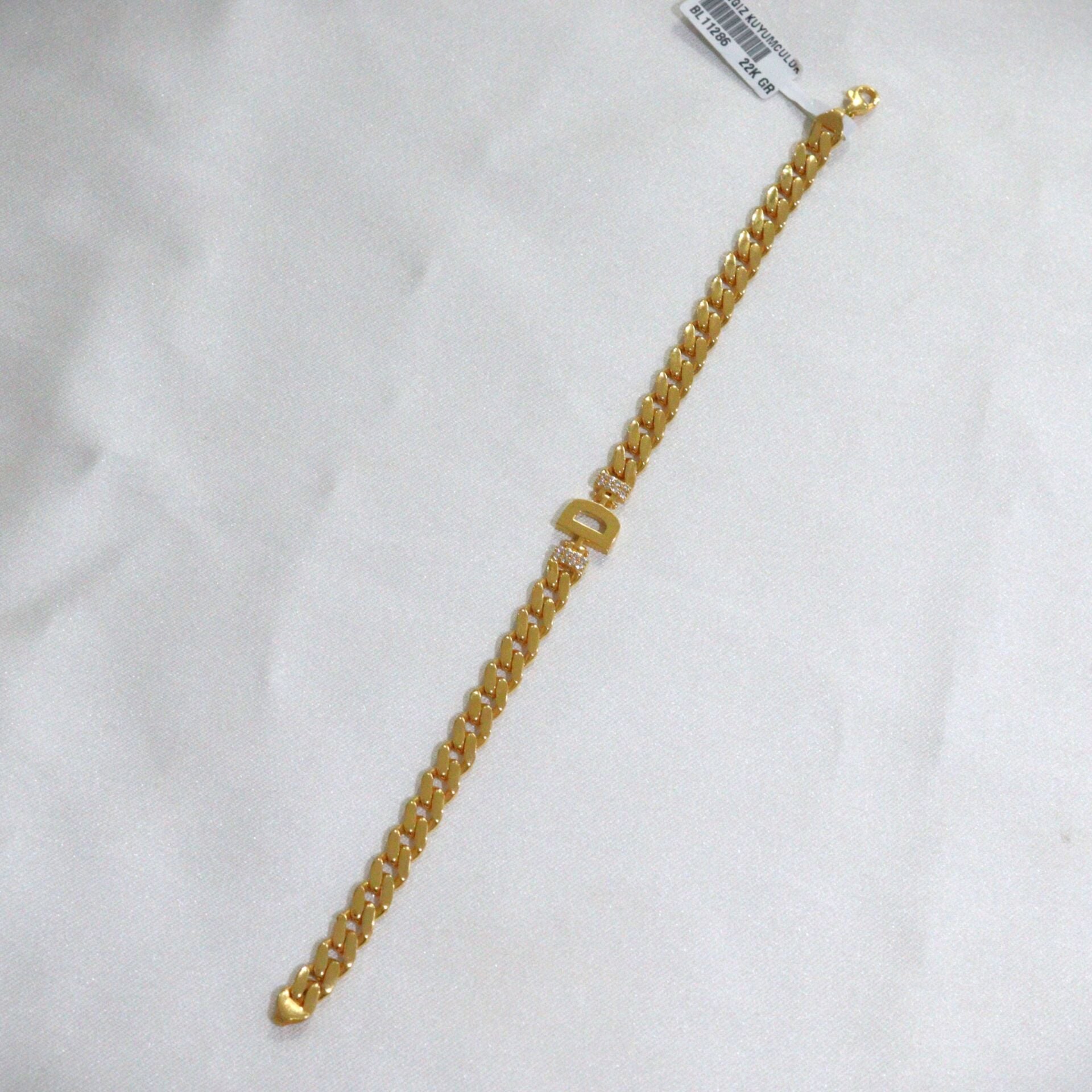 'D' HARFLİ BİLEKLİK